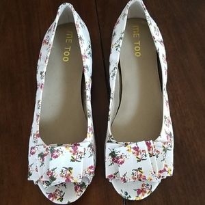 Me too open flats NWOT